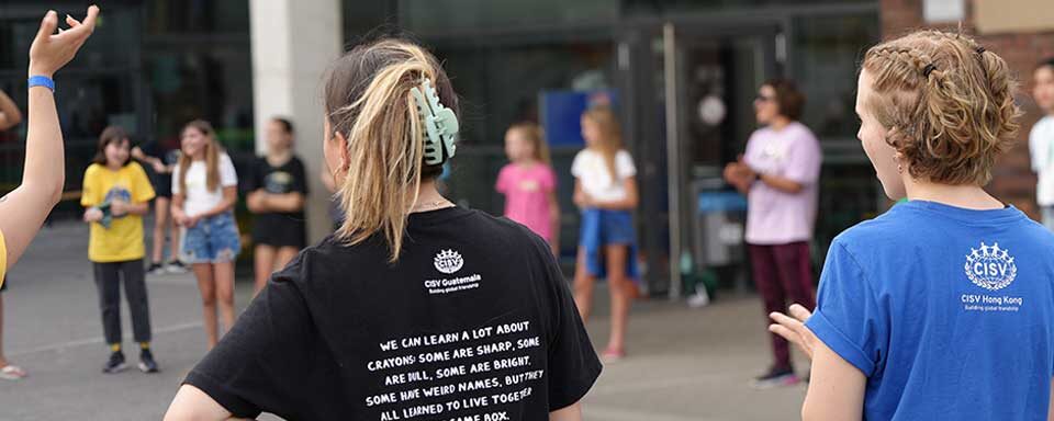 Staff in Aktion in einem Village